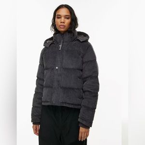 NWT) Aritzia Super Puff shorty puffer - charcoal/gray Cushcord in size XS
